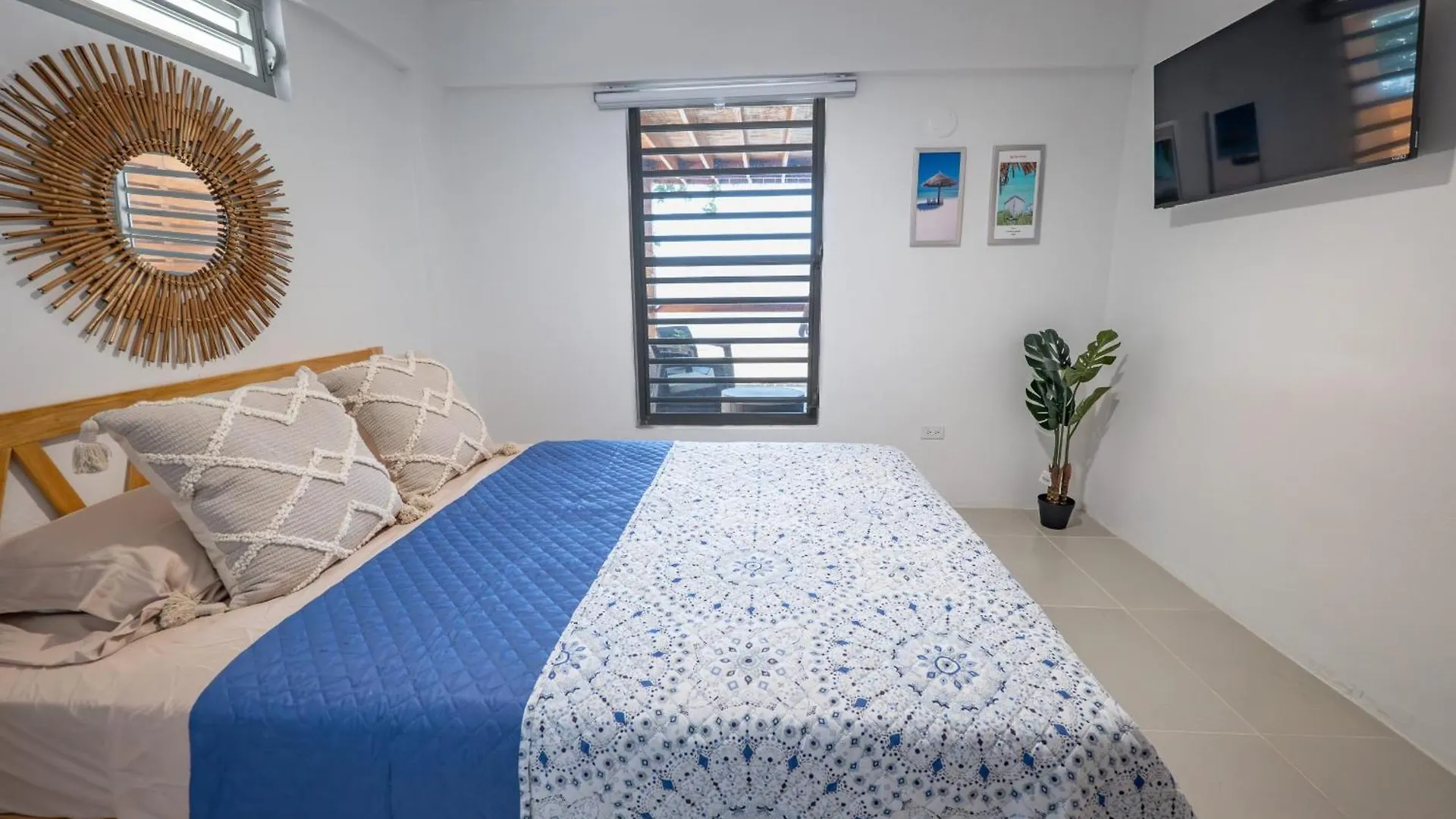 Oceanfront Retreat W- Terrace, Direct Access To Beach & Bbq マヤグエス アパート